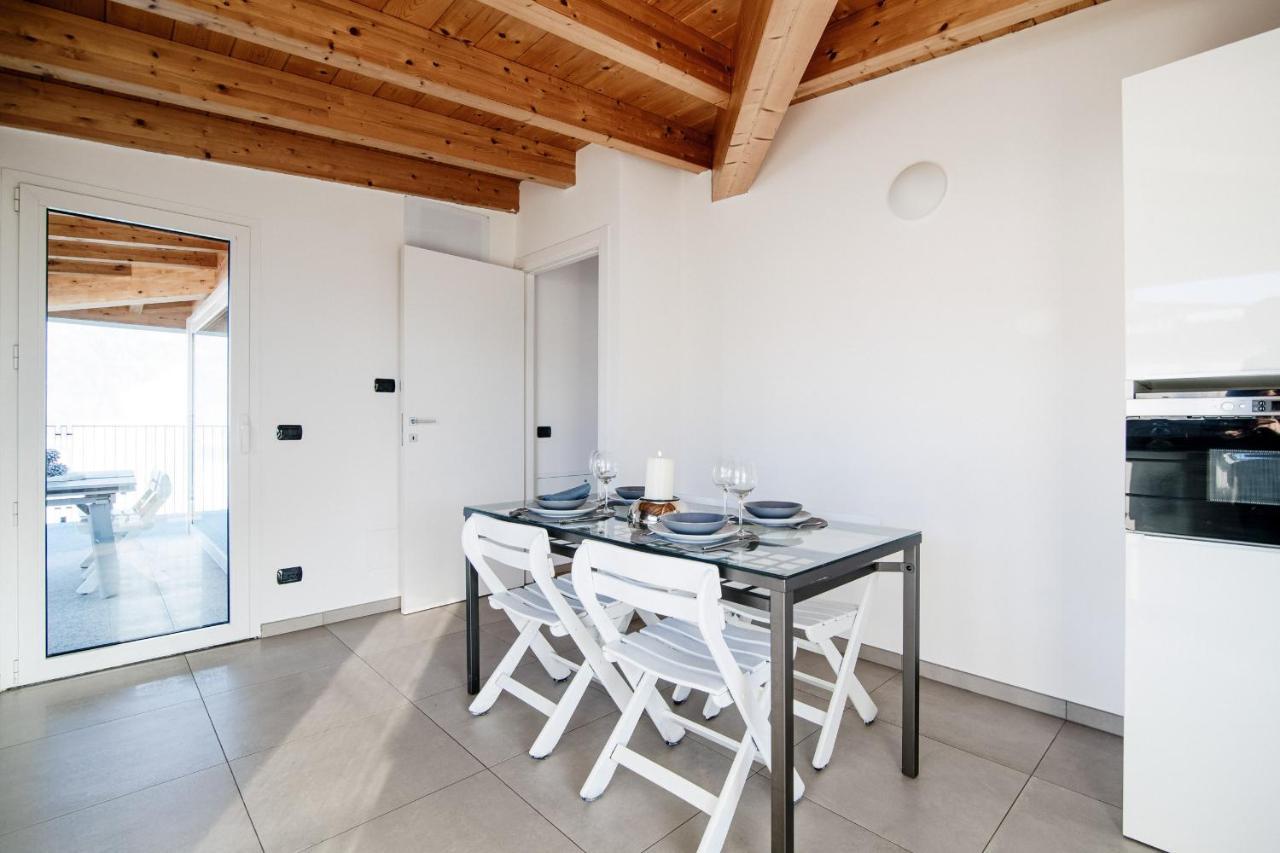 White Attic - By Myhomeincomo Camnago Volta Экстерьер фото