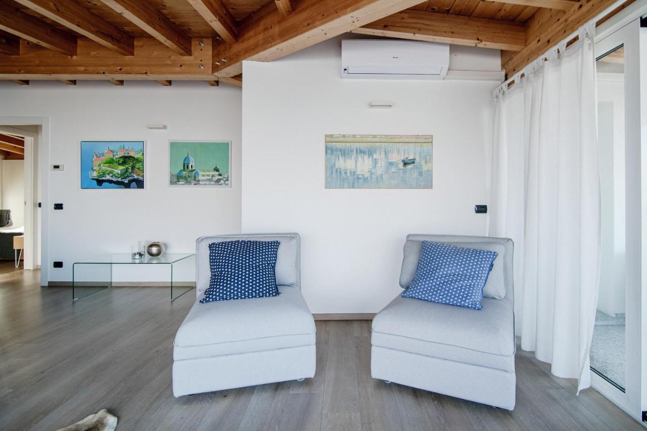 White Attic - By Myhomeincomo Camnago Volta Экстерьер фото