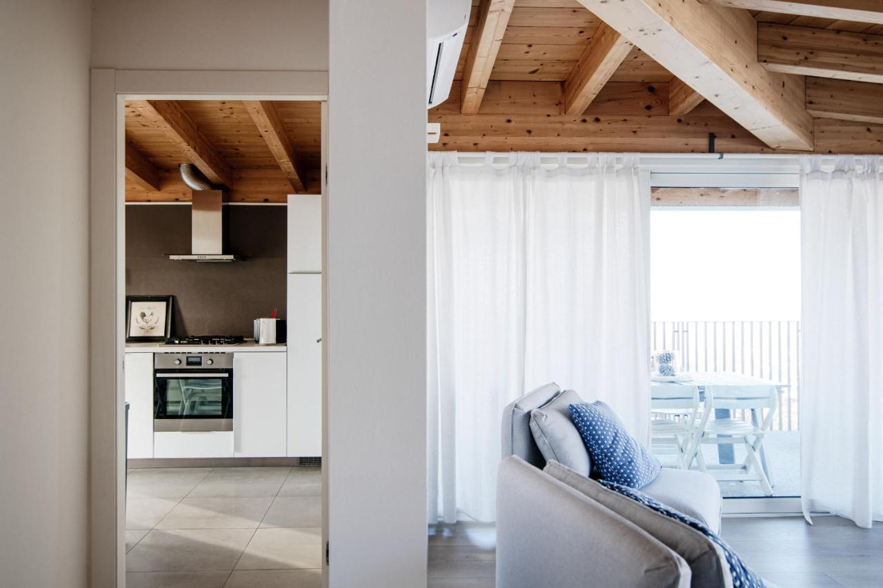 White Attic - By Myhomeincomo Camnago Volta Экстерьер фото