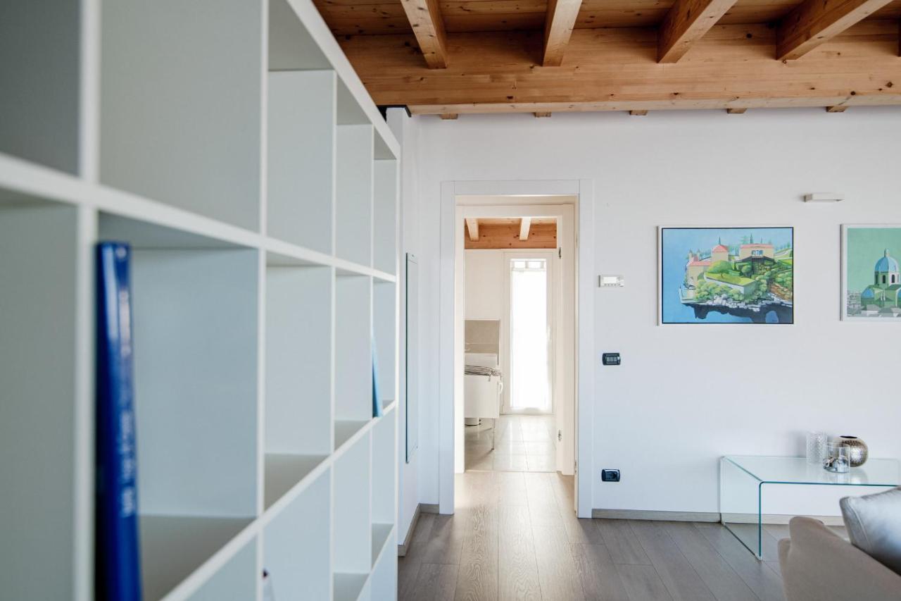 White Attic - By Myhomeincomo Camnago Volta Экстерьер фото